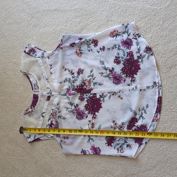3 for $30. Floral top - Picture 8 of 11